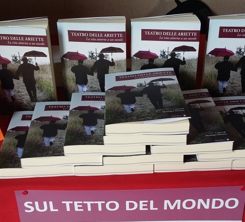 Il teatro e la vita delle Ariette in un giorno di festa “… attorno a un tavolo”