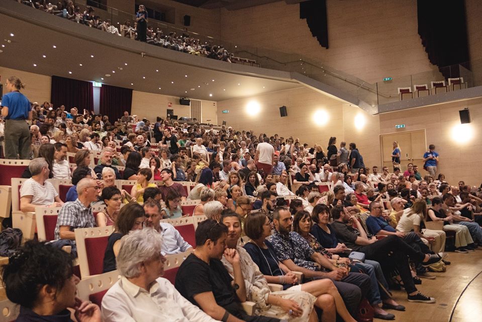 Cittadini residenti del mondo al Pergine Festival: “il nostro teatro è la città stessa”